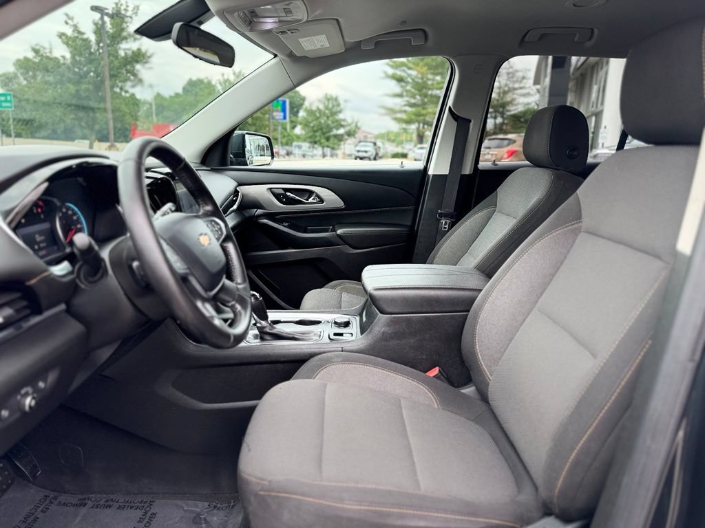 Used 2020 Chevrolet Traverse LT AWD/4WD image 16