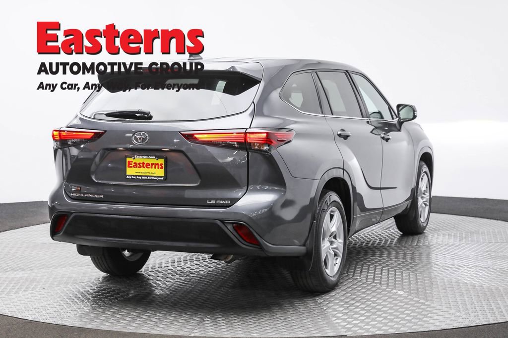 Used 2024 Toyota Highlander LE image 5