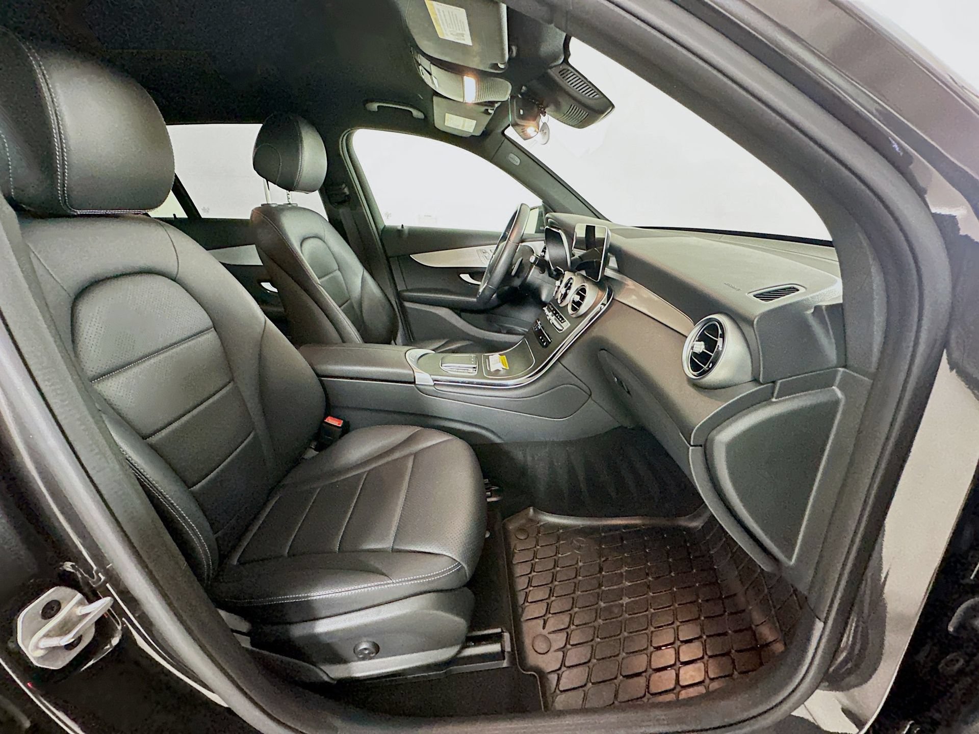Certified 2022 Mercedes-Benz GLC 300 image 28