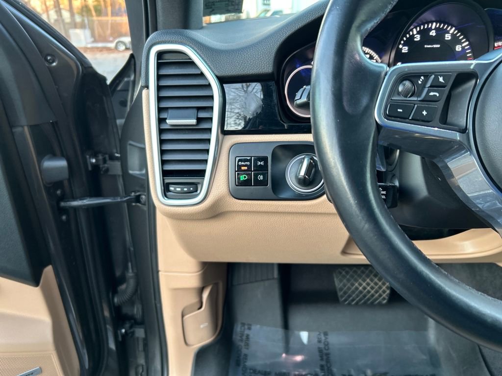 Used 2020 Porsche Cayenne image 19