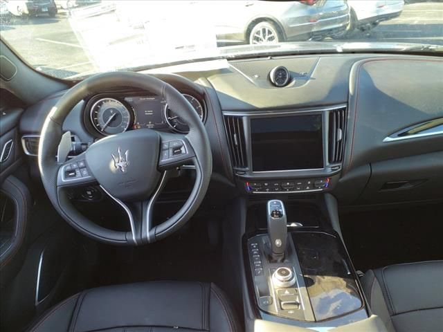 Used 2024 Maserati Levante GT Ultima AWD/4WD image 17