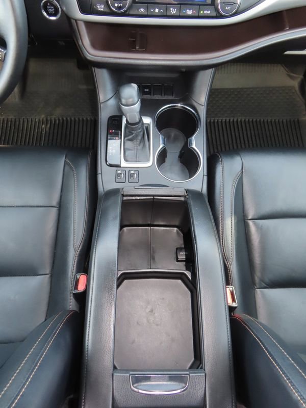 Used 2018 Toyota Highlander XLE image 23