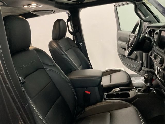 Used 2022 Jeep Wrangler Unlimited Sahara w/ Cold Weather Group AWD/4WD image 24