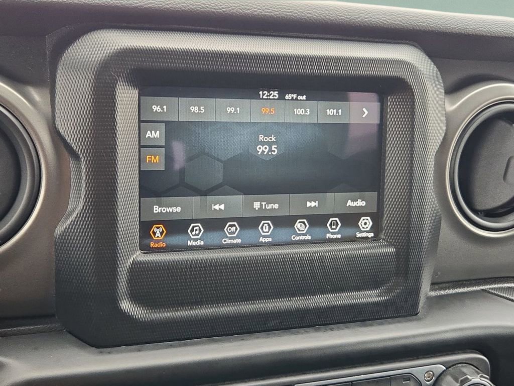 Certified 2022 Jeep Wrangler Willys image 19