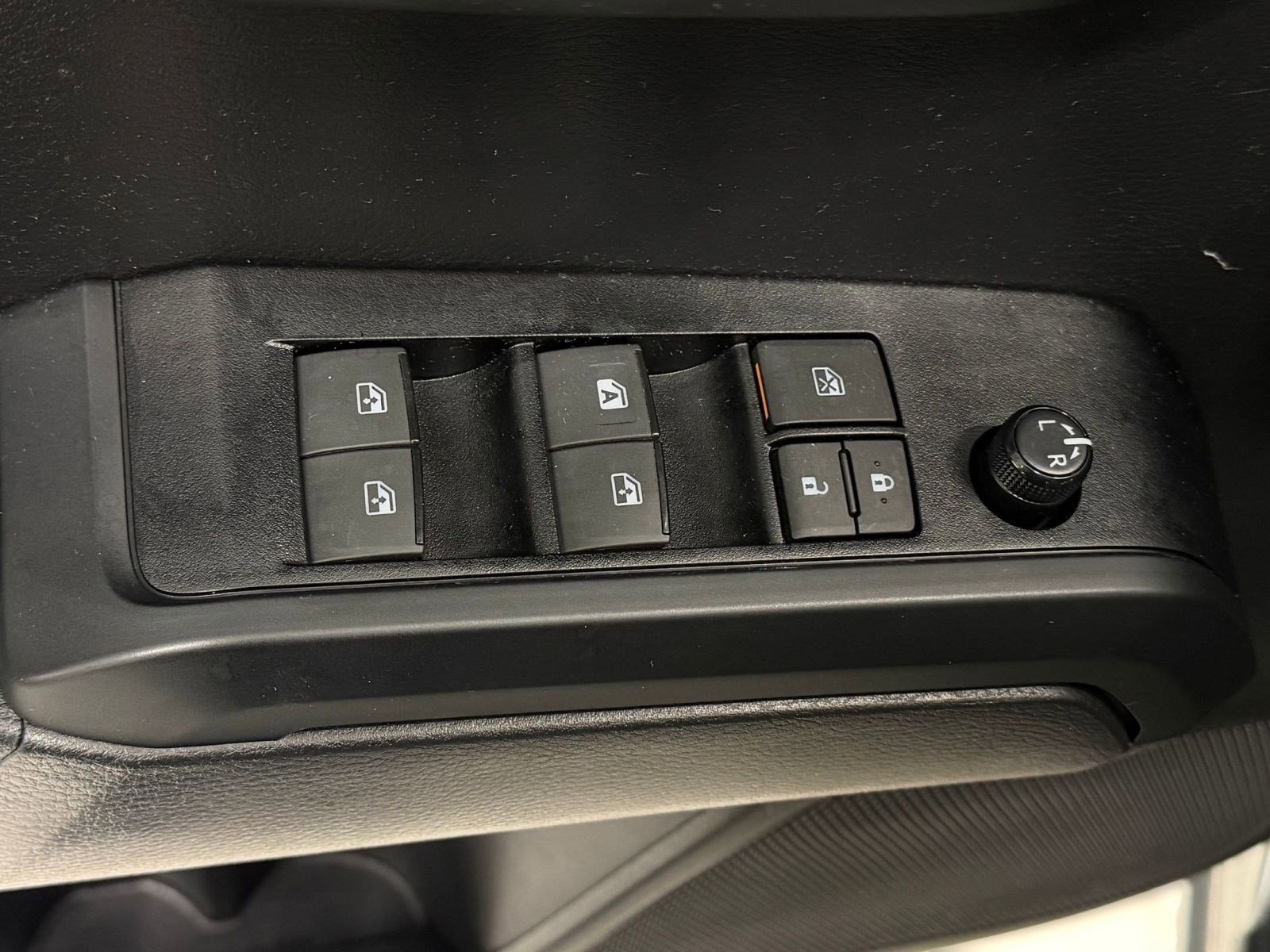 Used 2023 Toyota Tacoma SR AWD/4WD image 19