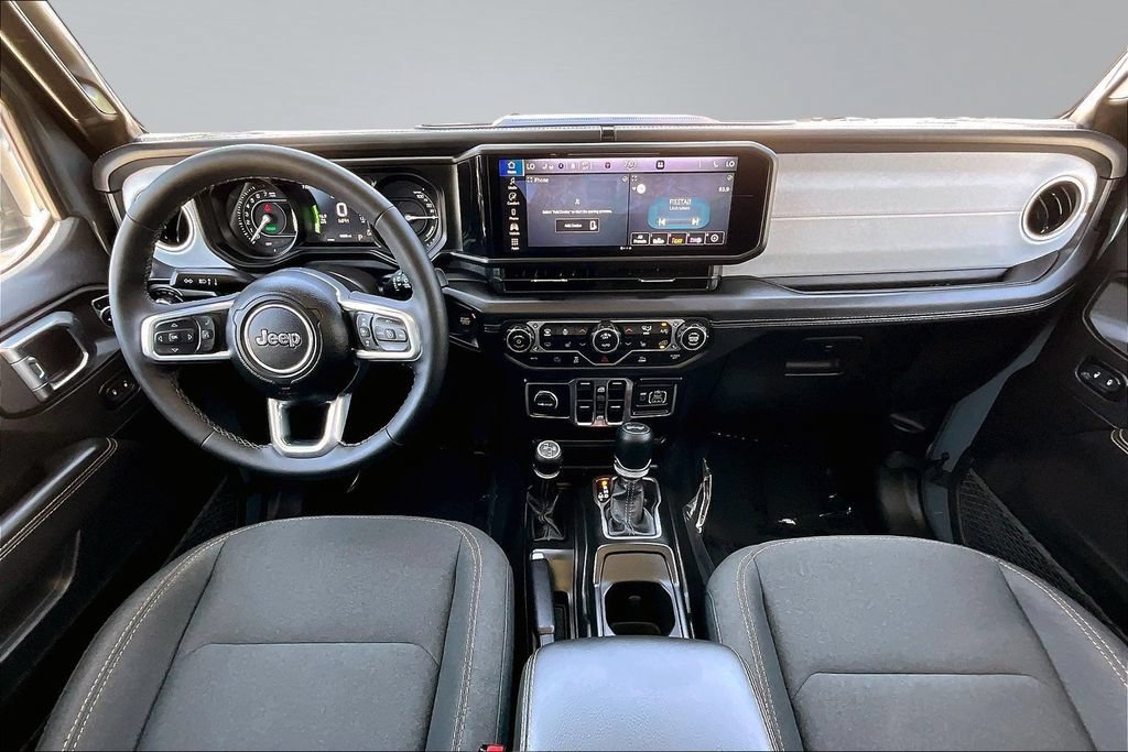 Used 2025 Jeep Wrangler Unlimited Sahara AWD/4WD image 9