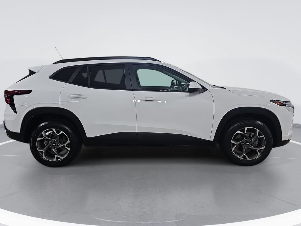 Certified 2025 Chevrolet Trax LT w/ Driver Confidence Package FWD image 2