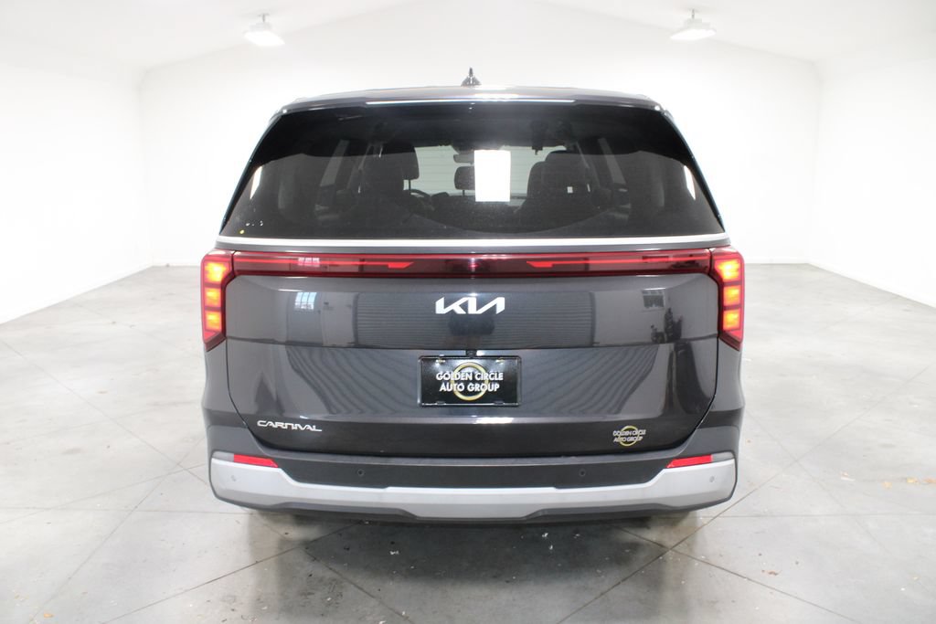 Used 2025 Kia Carnival FWD image 8