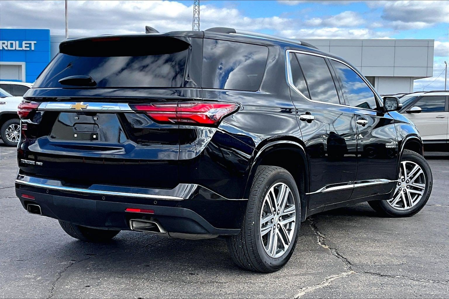 Used 2022 Chevrolet Traverse High Country w/ LPO, Floor Liner Package AWD/4WD image 2