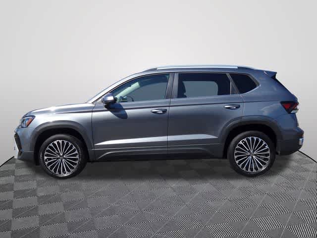 Used 2025 Volkswagen Taos SE FWD image 1