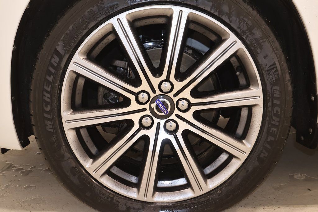 Used 2017 Volvo S60 T5 Inscription image 35