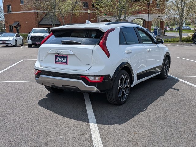Used 2024 Kia Niro EX Touring image 5