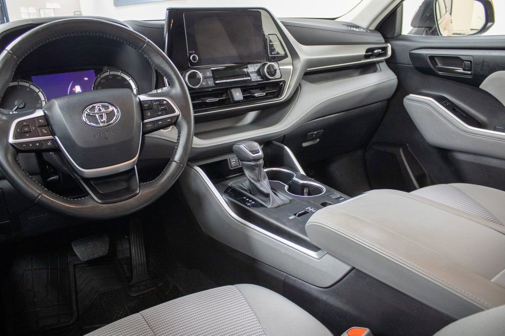 Used 2024 Toyota Highlander LE image 18
