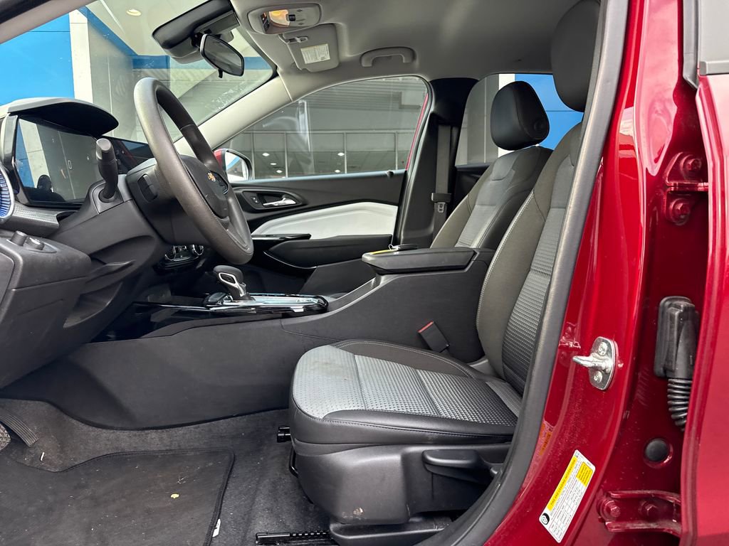 Used 2025 Chevrolet Trax LT image 11