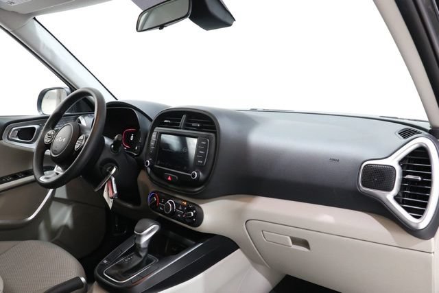 Used 2025 Kia Soul LX w/ LX Technology Package FWD image 16