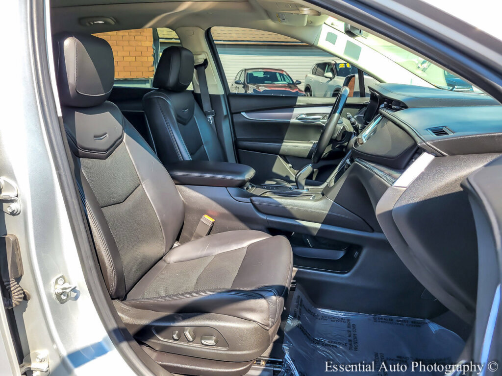 Used 2017 Cadillac XT5 Premium Luxury image 36