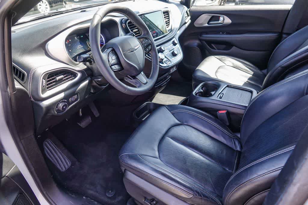 Used 2022 Chrysler Pacifica Touring-L w/ S Appearance Package FWD image 16