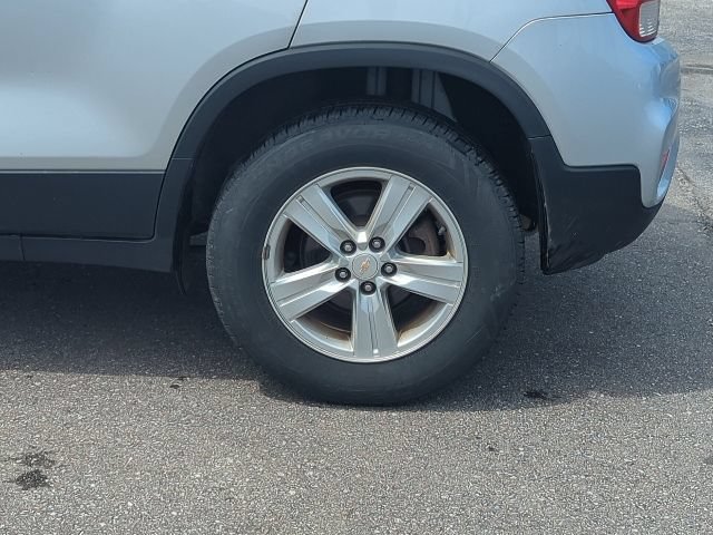 Used 2022 Chevrolet Trax LS w/ Tint and Cruise Package AWD/4WD image 11