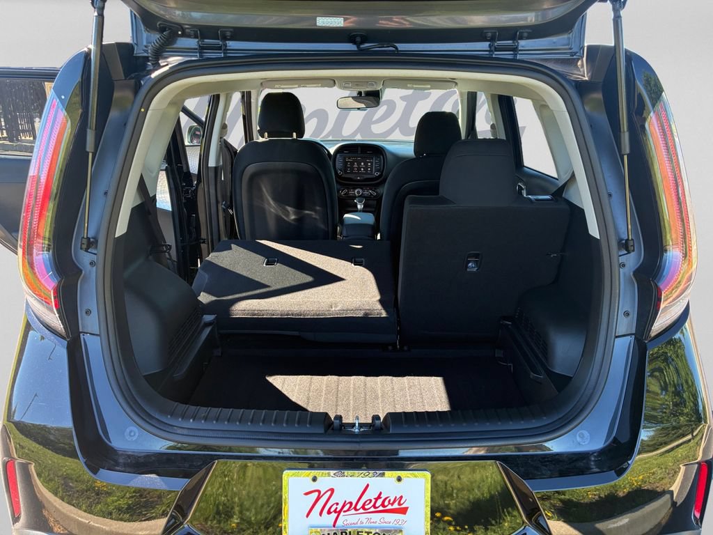 Certified 2025 Kia Soul LX w/ LX Technology Package FWD image 27