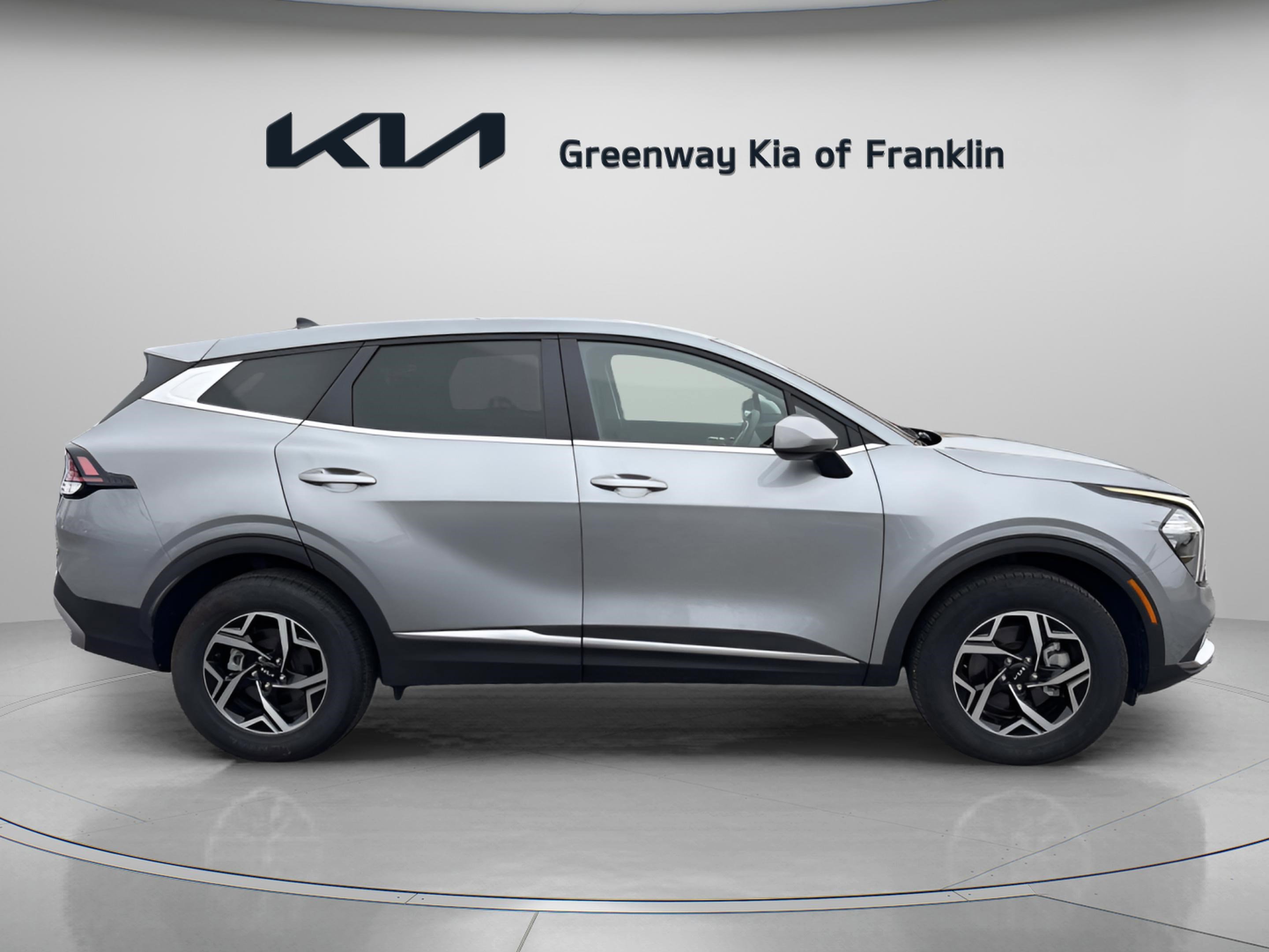 Used 2023 Kia Sportage LX image 8