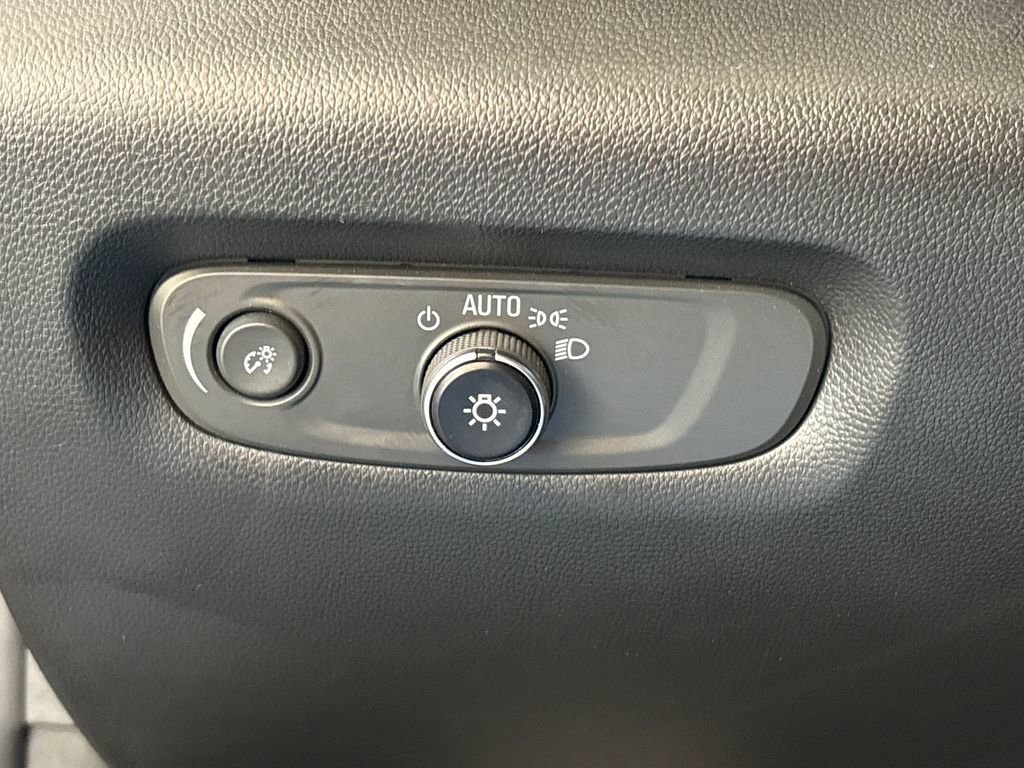 Used 2023 Chevrolet Traverse LT FWD image 37
