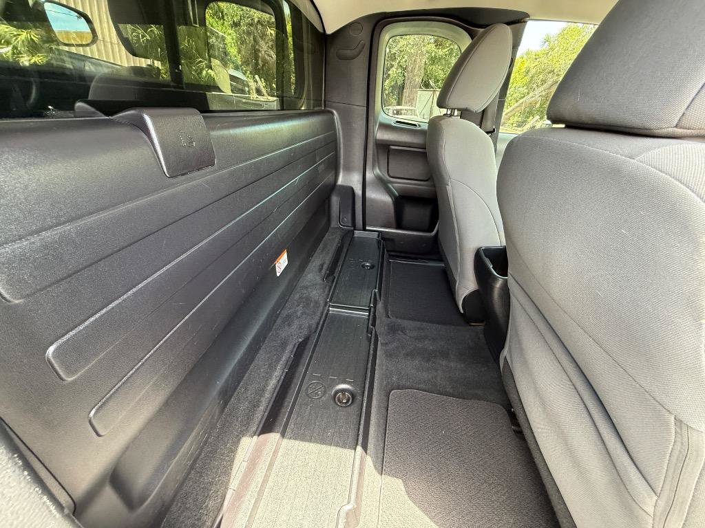 Used 2017 Toyota Tacoma SR RWD image 18