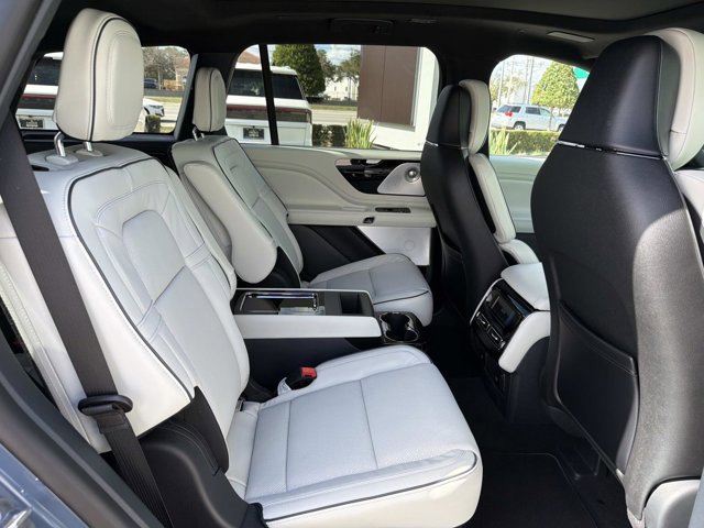 New 2026 Lincoln Aviator Black Label w/ Jet Appearance Package image 22