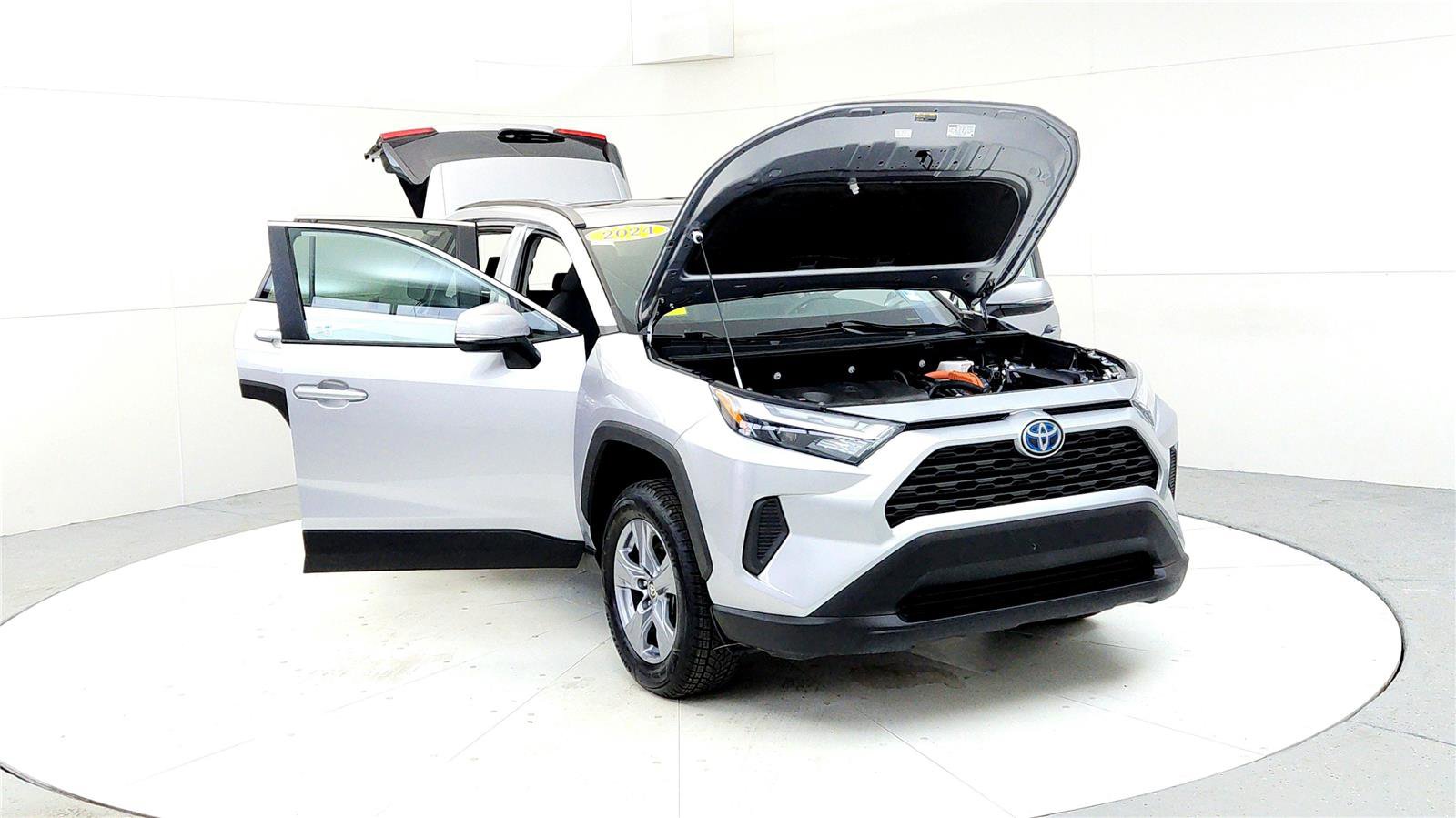 Used 2024 Toyota RAV4 XLE w/ Convenience Package image 9