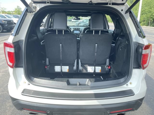 Used 2018 Ford Explorer XLT w/ Equipment Group 202A AWD/4WD image 26