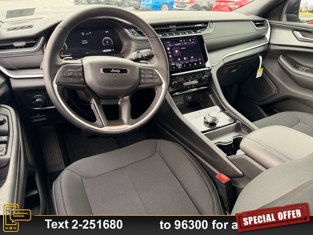 Used 2025 Jeep Grand Cherokee Laredo w/ Luxury Tech Group I image 6