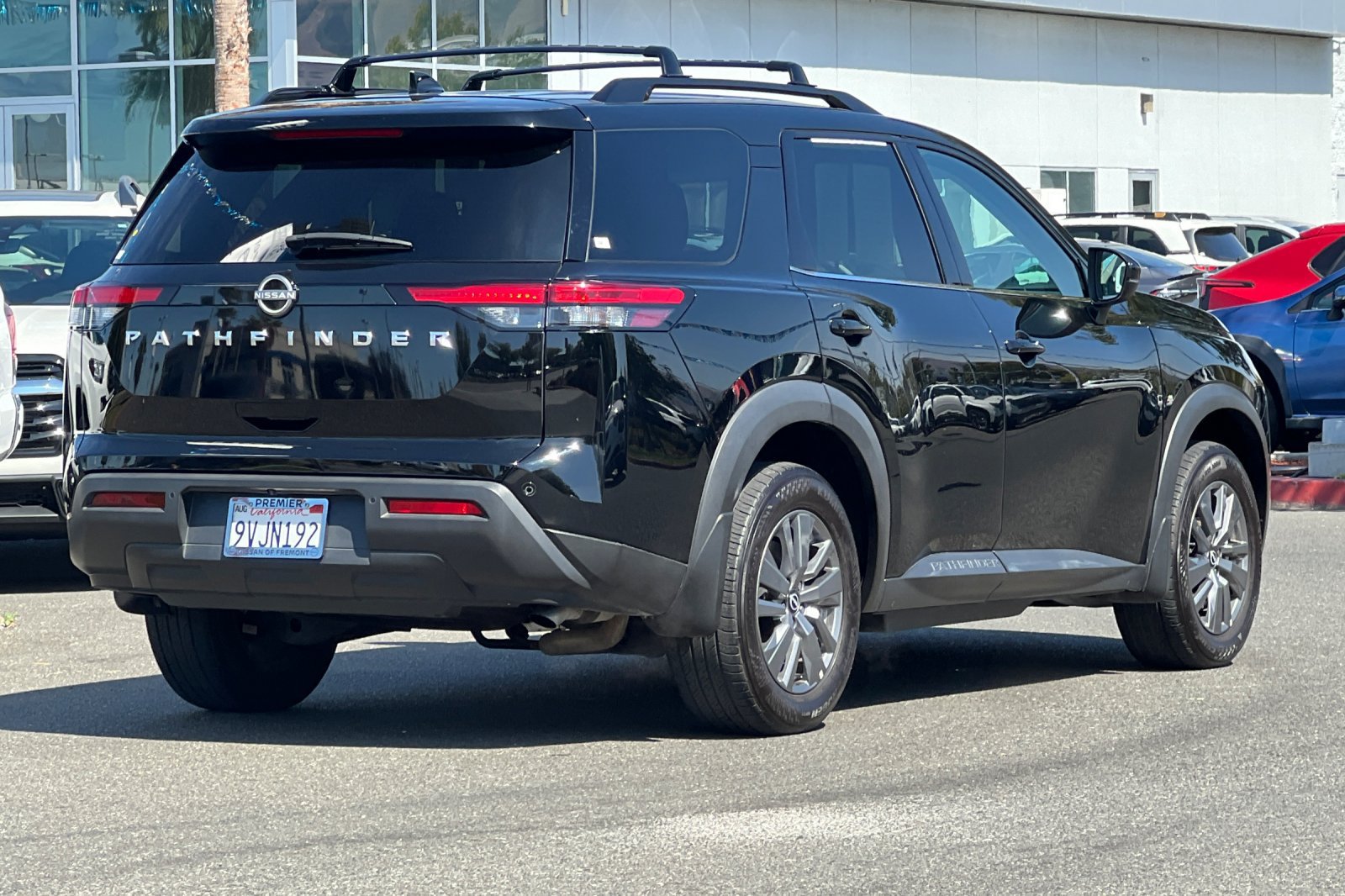 Certified 2025 Nissan Pathfinder SV FWD image 4