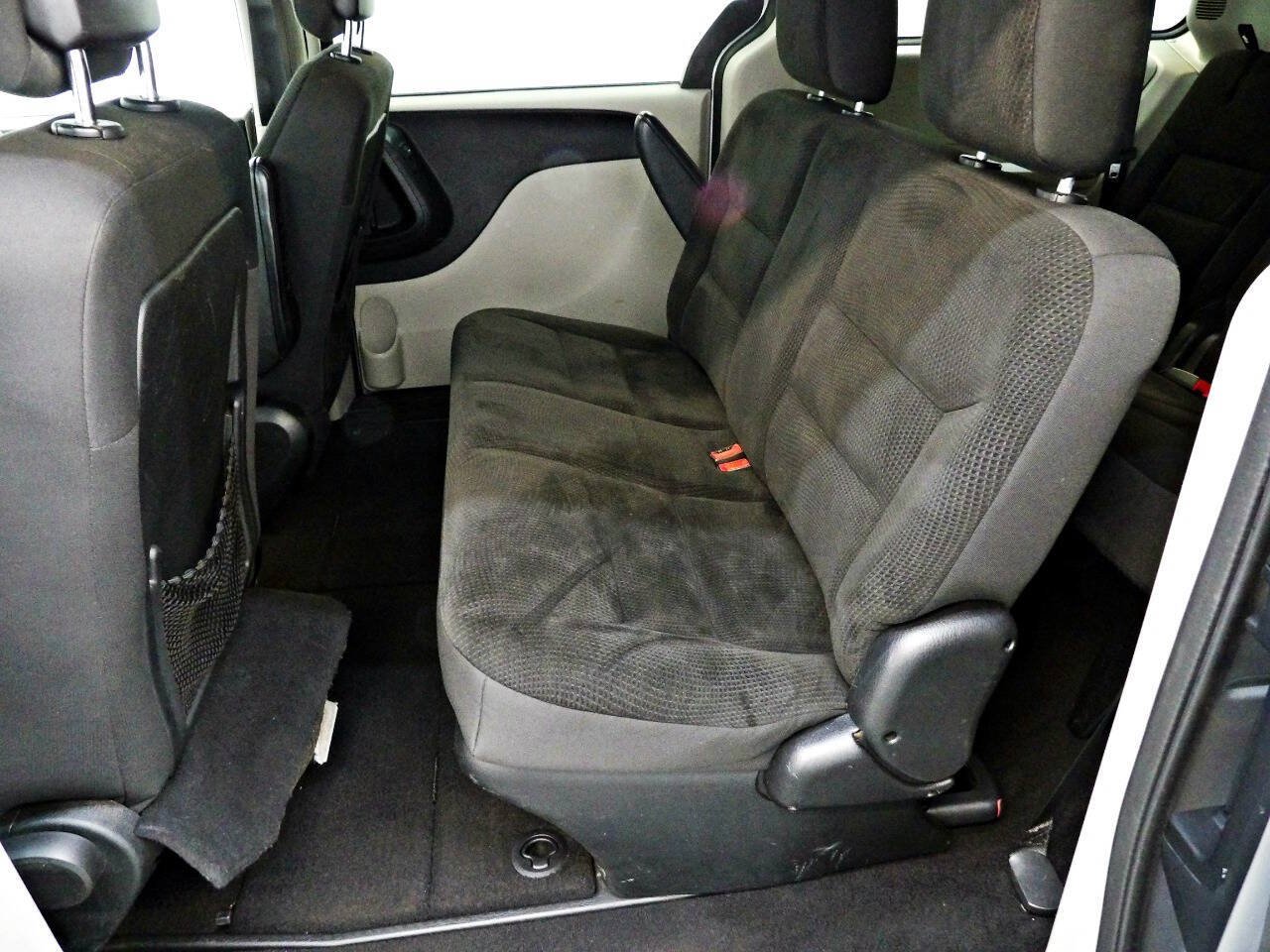 Used 2018 Dodge Grand Caravan SE FWD image 9
