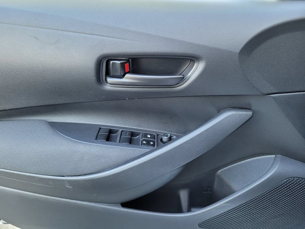 Used 2025 Toyota Corolla LE FWD image 23