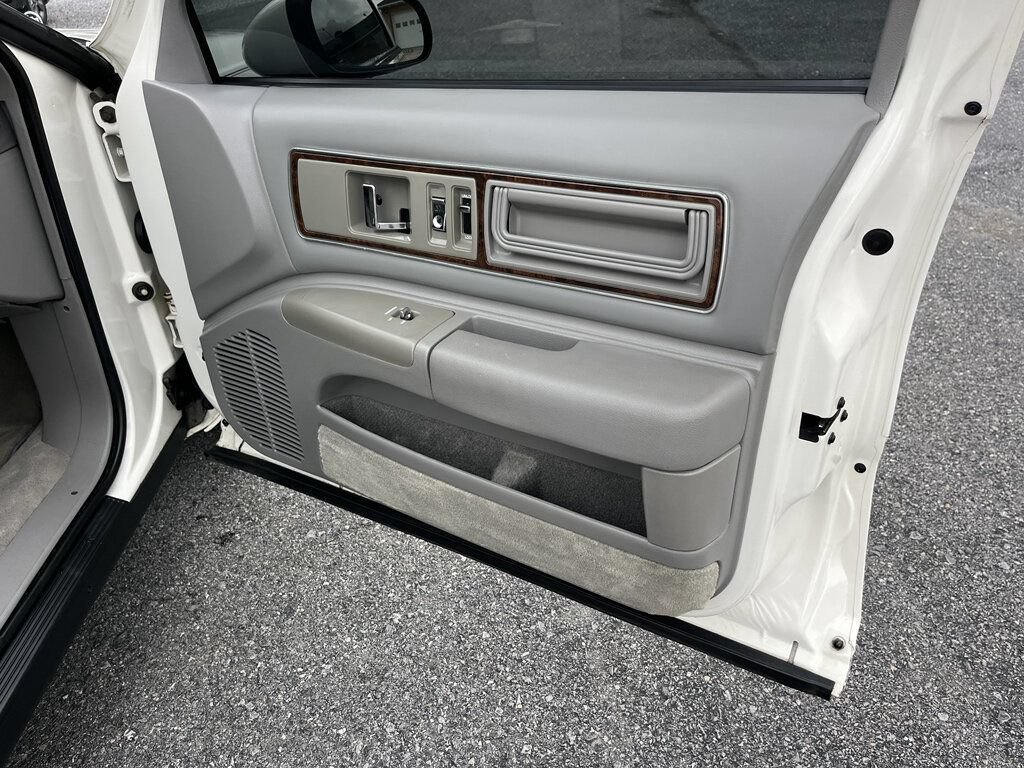 Used 1992 Buick Roadmaster Sedan RWD image 50