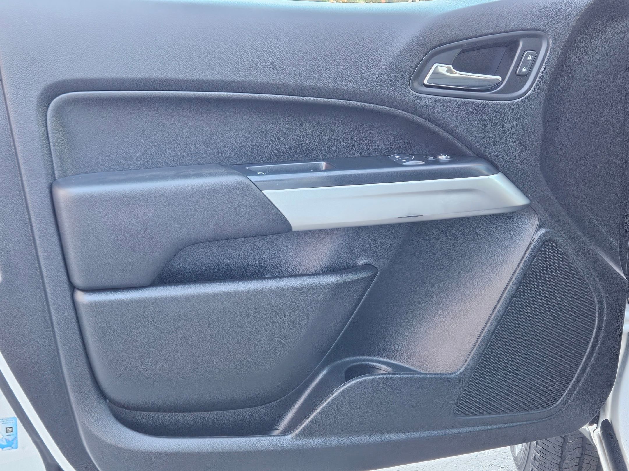 Used 2020 Chevrolet Colorado LT w/ Safety Package image 17