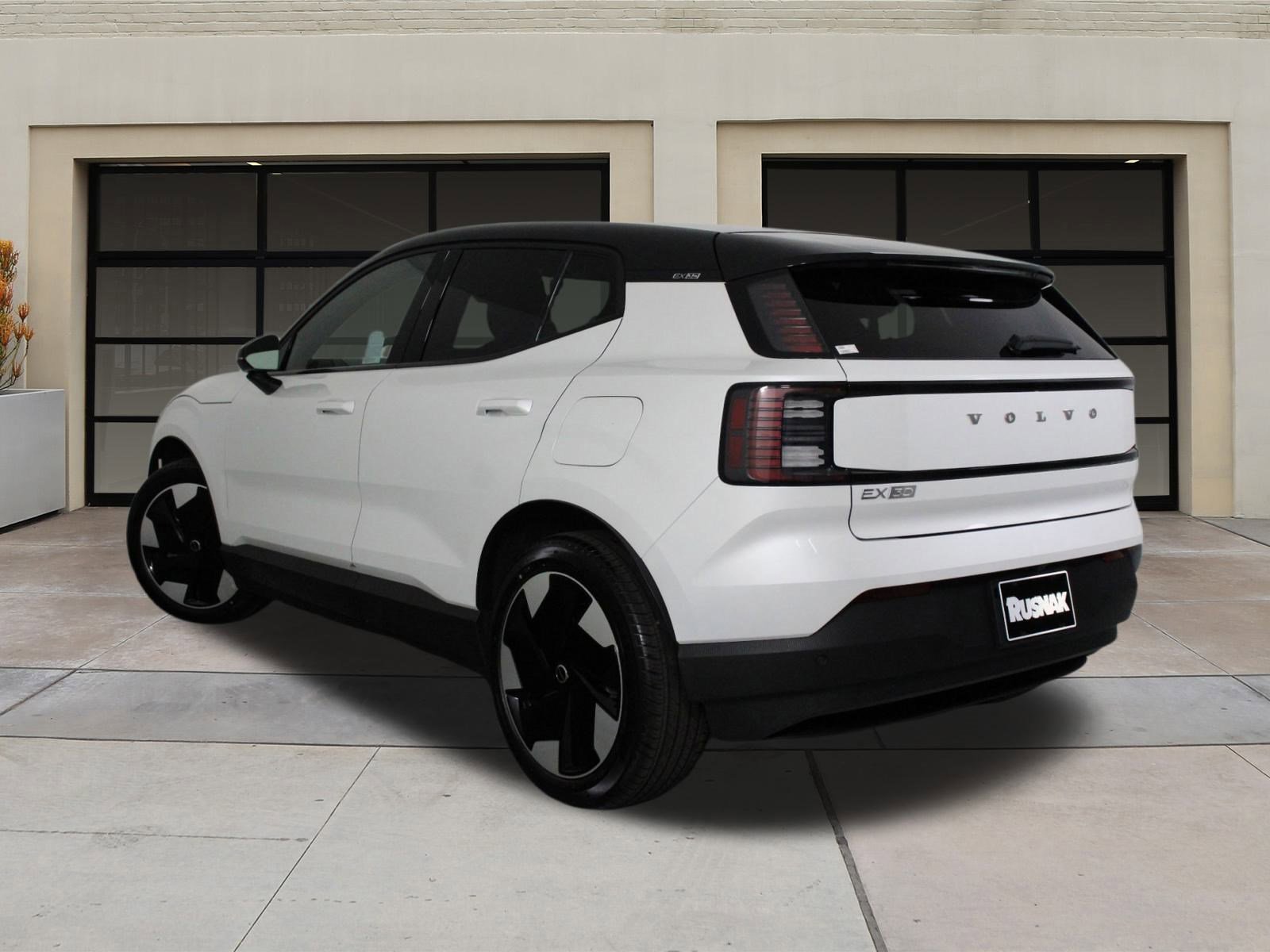 New 2025 Volvo EX30 Plus w/ Protection Package Premier image 3