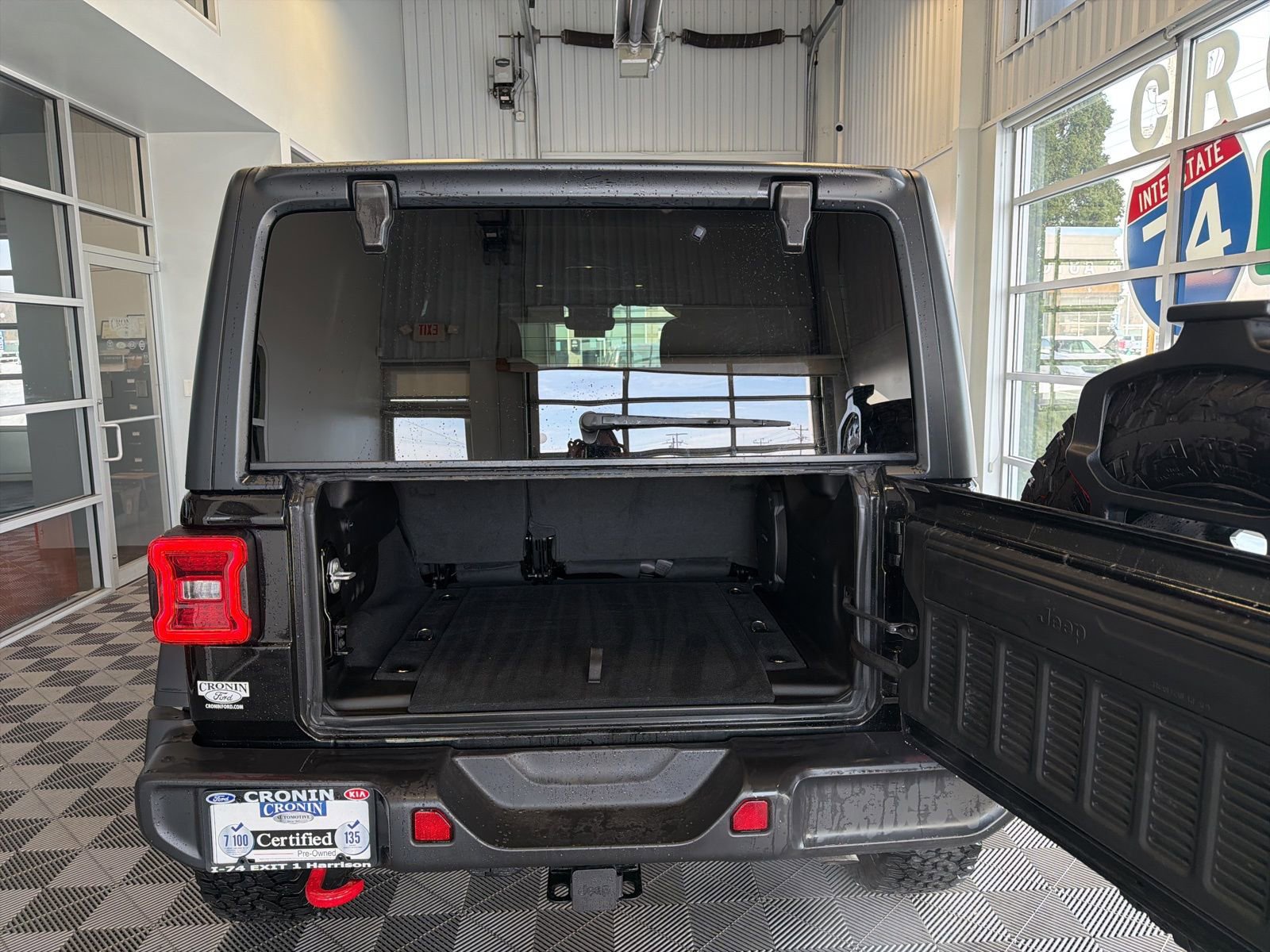 Used 2024 Jeep Wrangler Unlimited Rubicon w/ Technology Group image 11