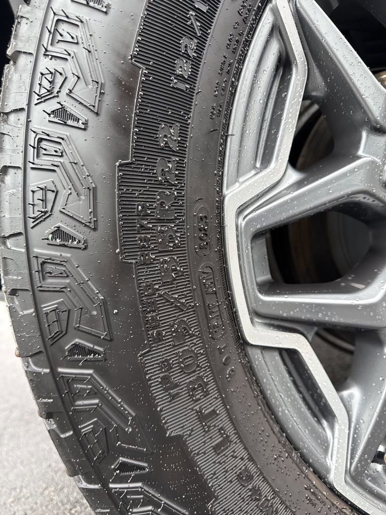 Used 2024 GMC Hummer EV 3X w/ LPO, Illumination Package image 39