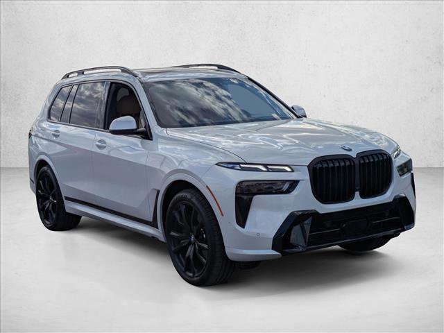 Used 2025 BMW X7 xDrive40i w/ Executive Package image 3