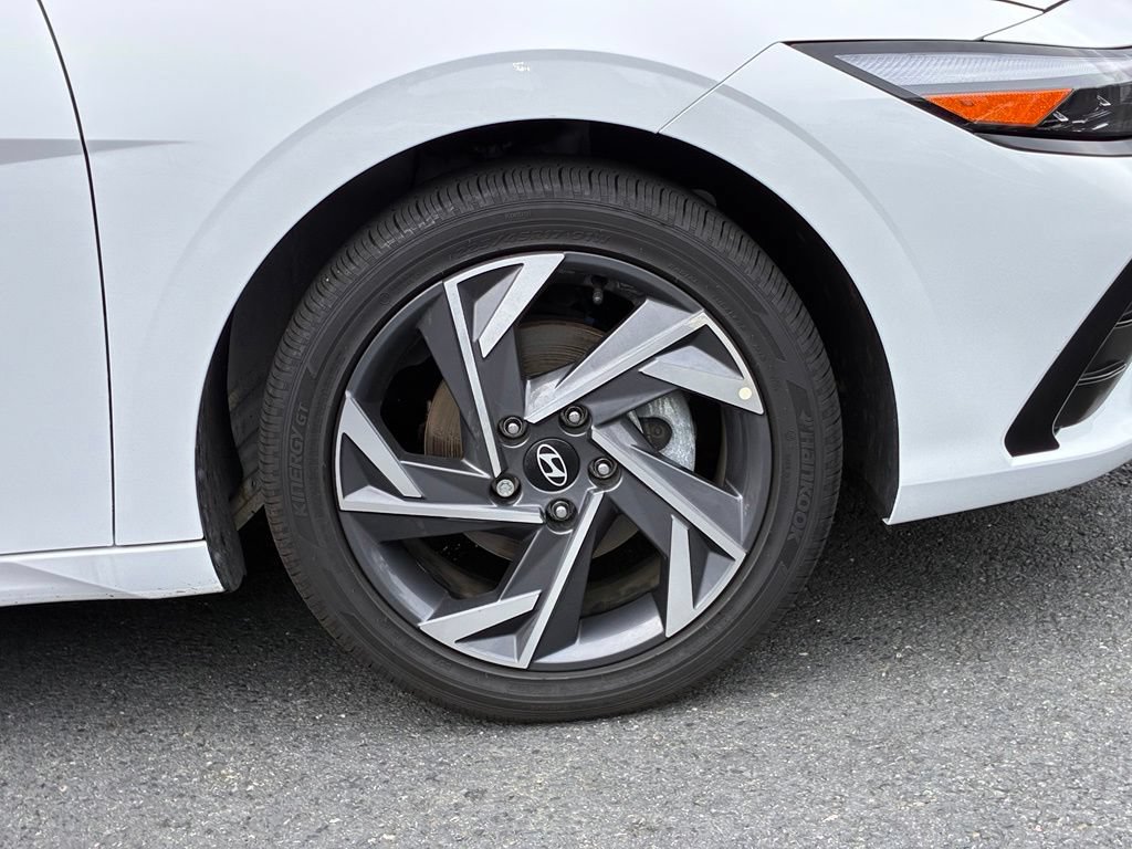 Used 2025 Hyundai Elantra Limited FWD image 48