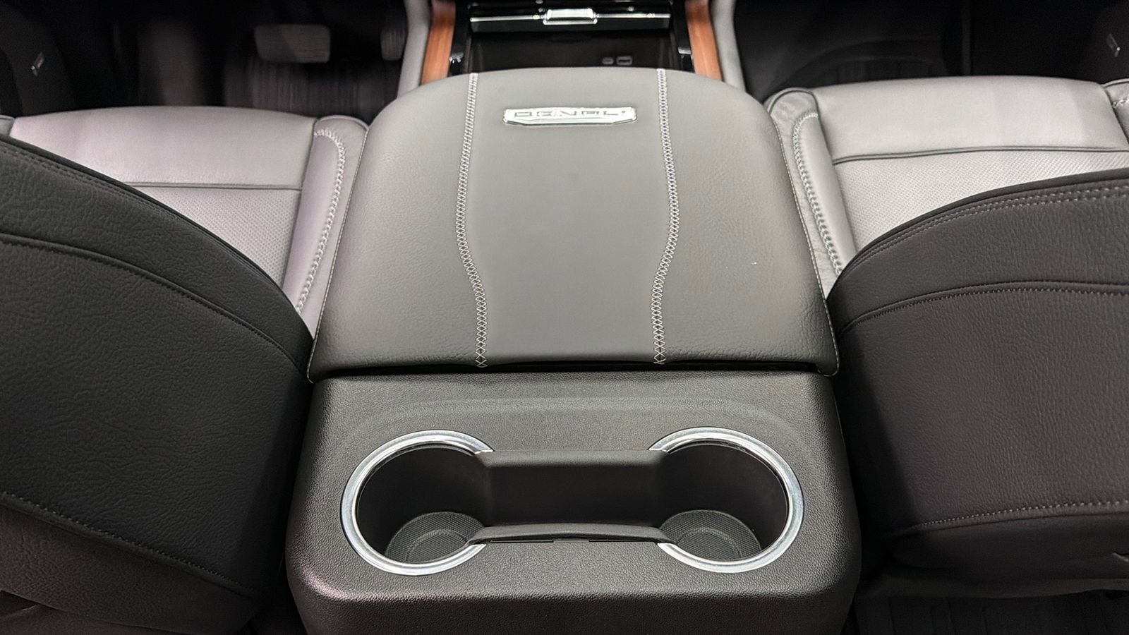 Used 2025 GMC Yukon XL Denali w/ Sun & Power Step Package image 35