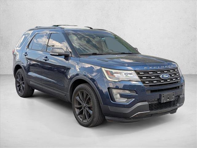 Used 2017 Ford Explorer XLT w/ Equipment Group 202A AWD/4WD image 3