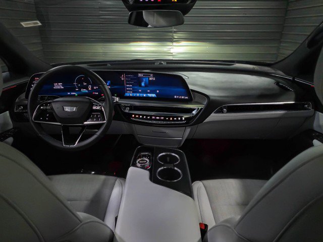 Used 2024 Cadillac Lyriq Luxury image 11