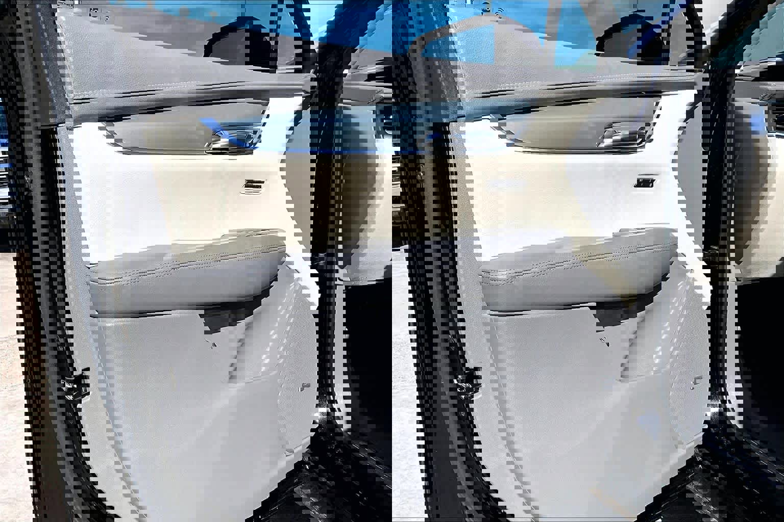 Used 2022 Cadillac XT5 Premium Luxury w/ LPO, Floor Liner Package image 21