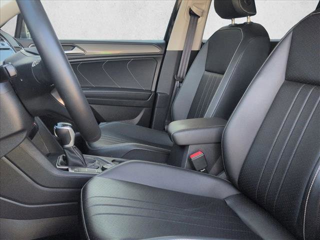 Used 2024 Volkswagen Tiguan SE image 15