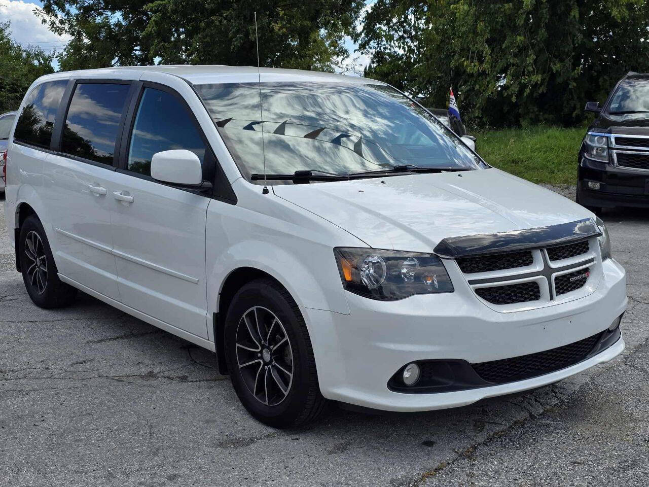 Used 2016 Dodge Grand Caravan R/T image 2