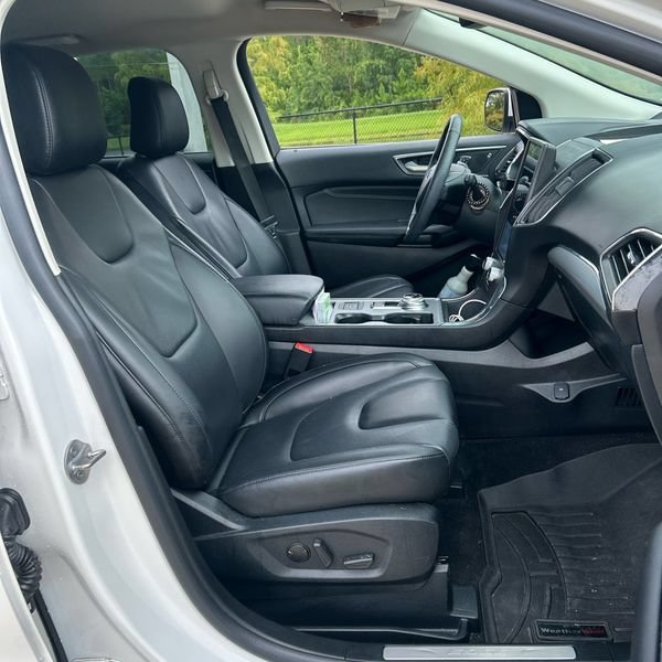 Used 2021 Ford Edge Titanium FWD image 17