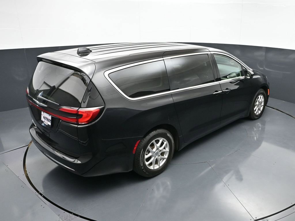 Used 2023 Chrysler Pacifica Touring-L FWD image 33