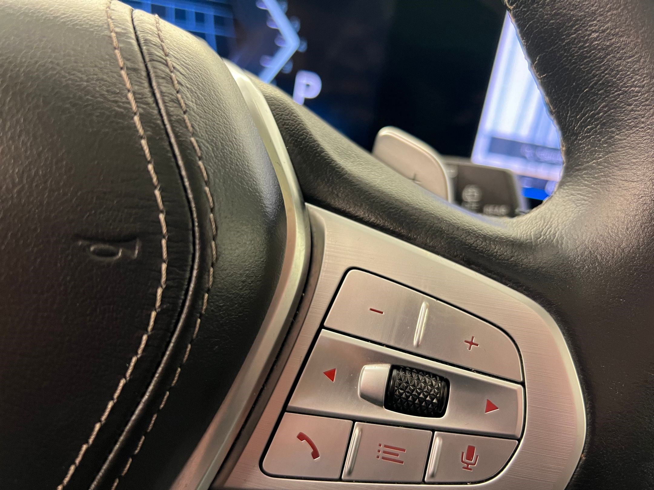 Used 2025 BMW X7 xDrive40i w/ Premium Package image 26