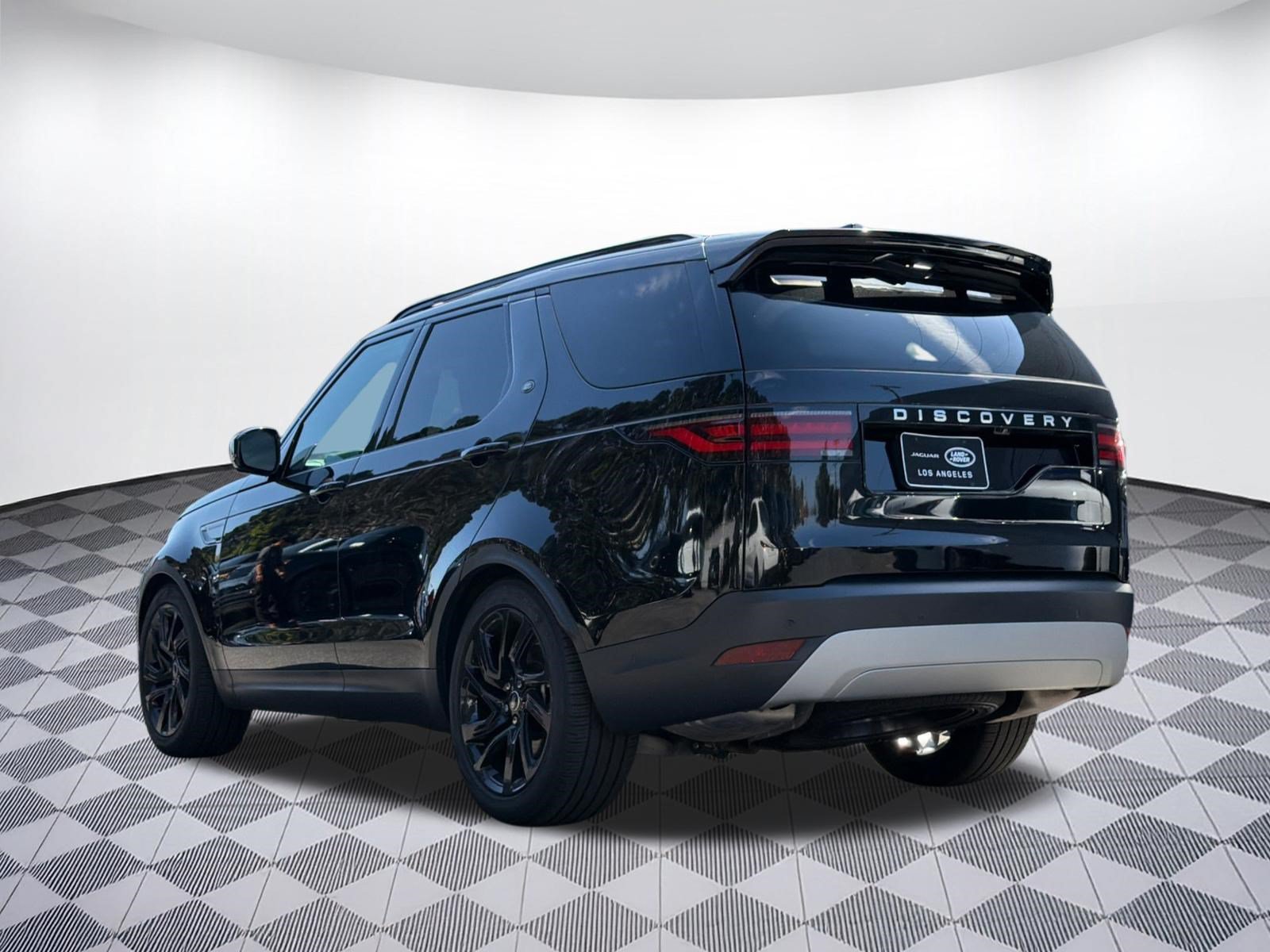 Certified 2025 Land Rover Discovery S AWD/4WD image 3